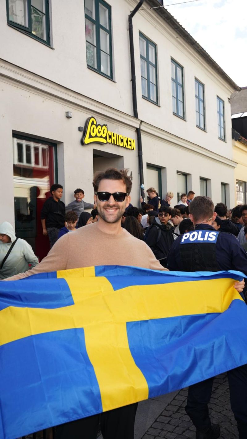 Eröffnung in Schweden mit schwedischer Flagge
